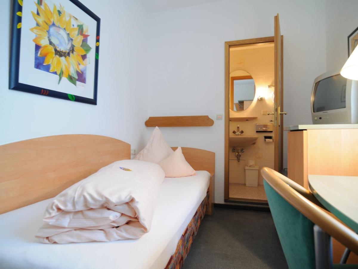 Hotel Zur Post Klotten Room photo